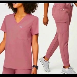 Full set Figs scrubs - XS Catalina Top & S Zamora Bottoms - Mauve